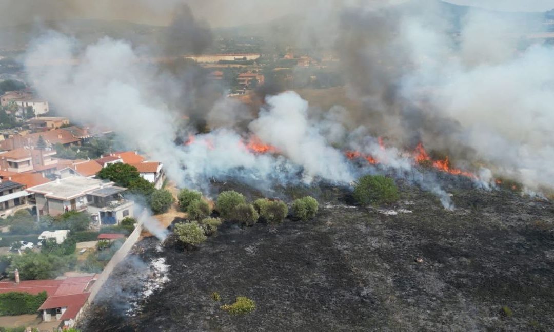 Importante incendio in via Calatafimini